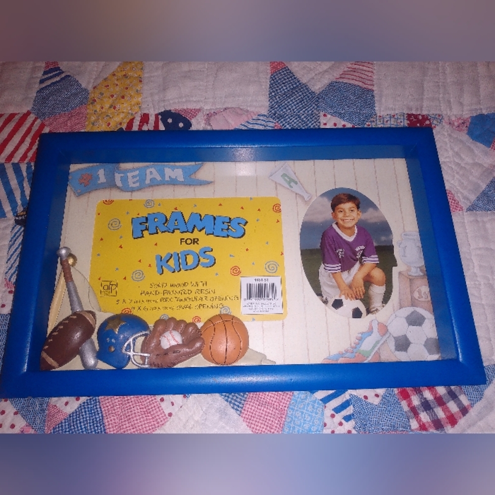 Sports picture frame